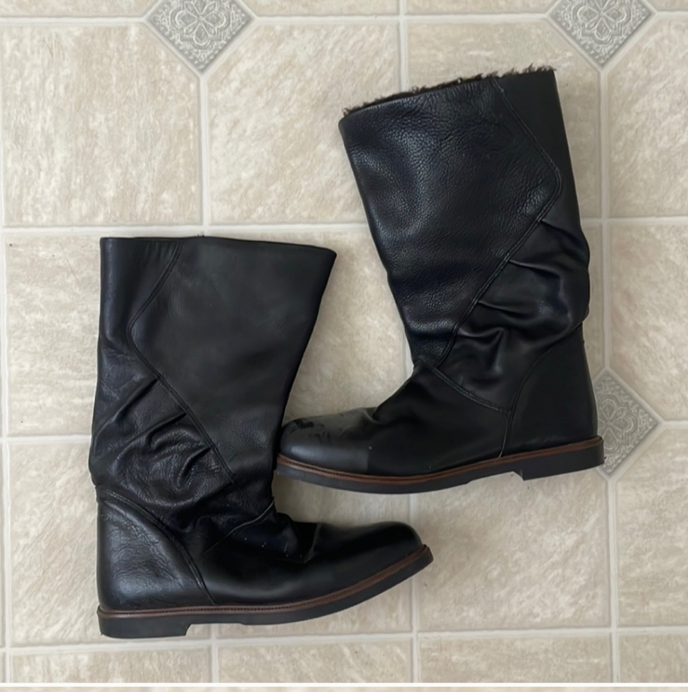 Finely Crafted Black Leather Zip Boots w/ Sherpa EU 39 US 8-8.5 EUC *Portugal*
